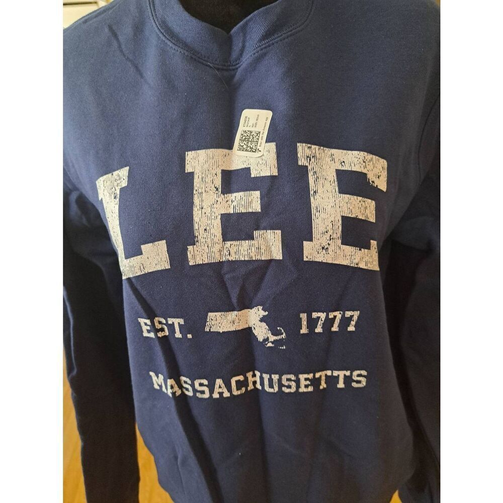 New Medium Lee Massachusetts Long Sleeve Crew Neck Pullover Fleece Sweatshirt - Picture 2 of 3